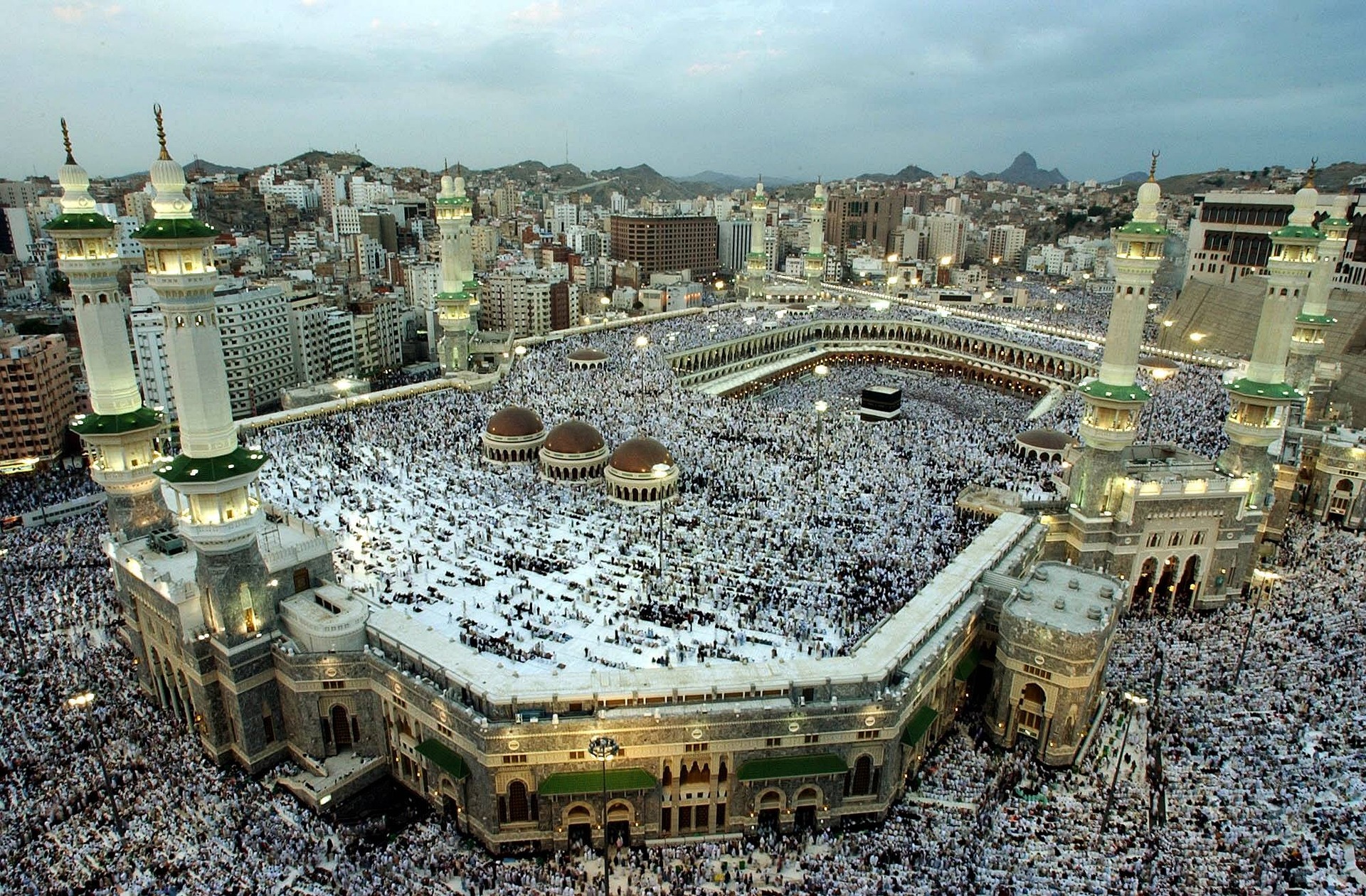 Umrah Hero Background